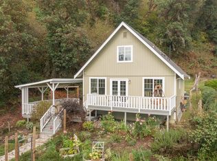 25977 Gold Beach Dr SW, Vashon, WA 98070