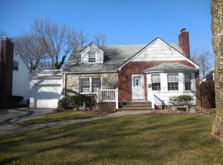 30 Shaw Dr, Merrick, NY 11566