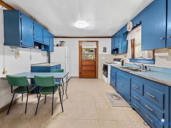 5th image of 214 Davis Dr