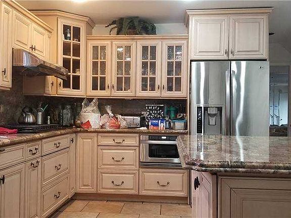 4th image of 845 Center Dr