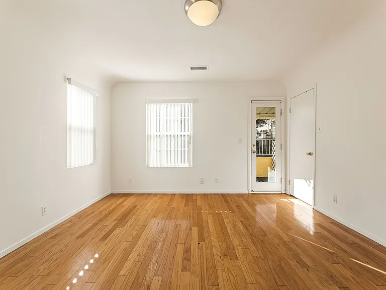 3611 W 4th St #1/2 — Photo 16