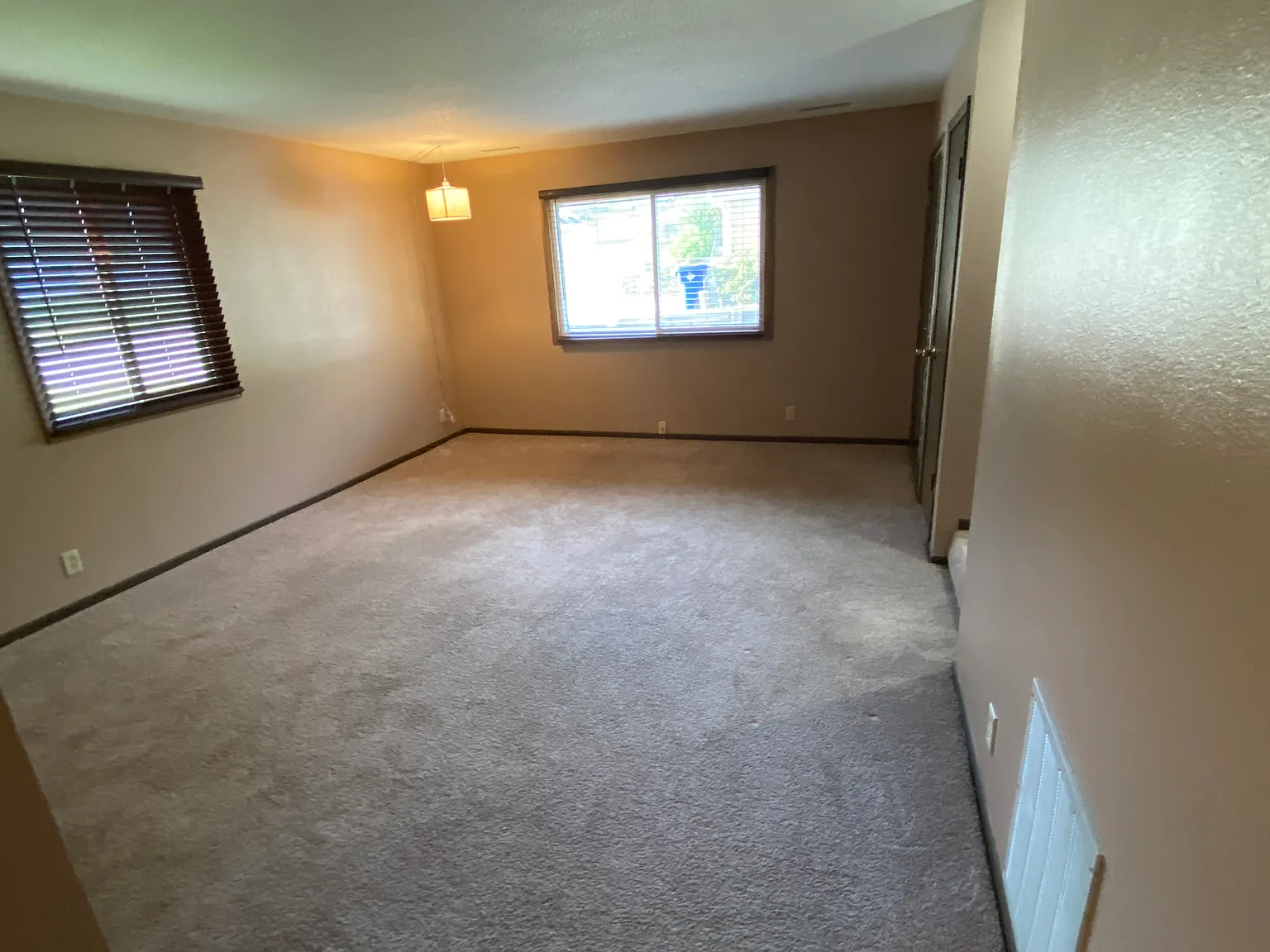 2 bed, 1044 sqft, $995 — Photo 4