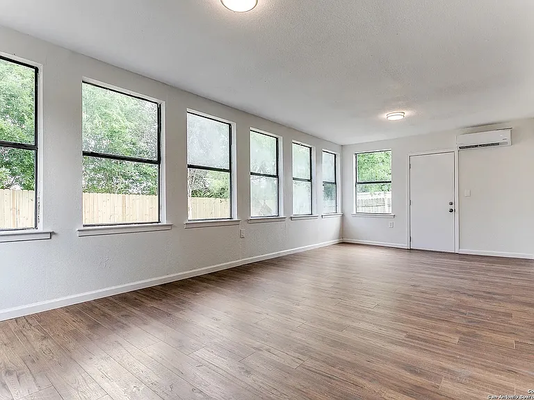 8214 Banbury Dr — Photo 11