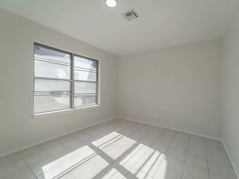 3120 Shadybrook Dr — Photo 33