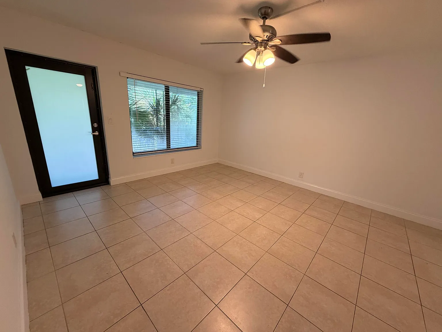 2 bed, 1.0 bath, 11210 sqft, $2,249 — Photo 4