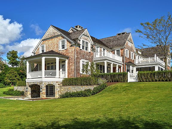 4th image of 14 Hook Pond Ln