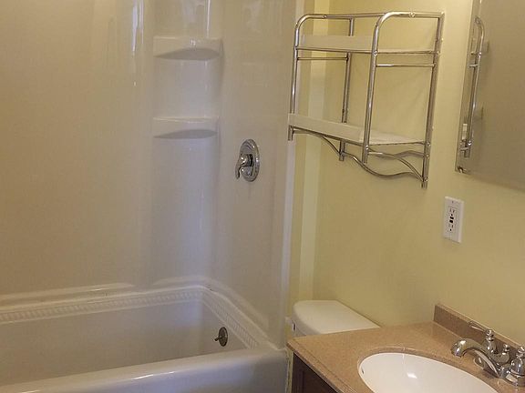 4th image of 24 Princeton Pl #1