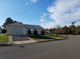 2 Bordeaux Ct, Toms River, NJ 08757