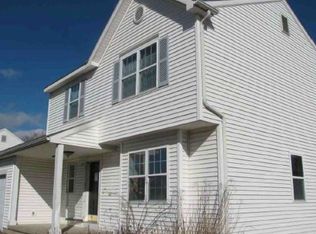 25 Falcon Chase, Rensselaer, NY 12144