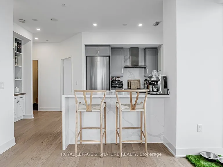 20 Shore Breeze Dr #LPH05B — Photo 10