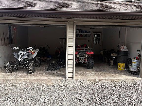 3rd image of 433 Old Tavern Rd