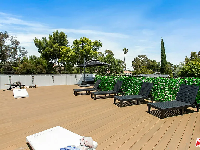 14146 Hortense St — Photo 10
