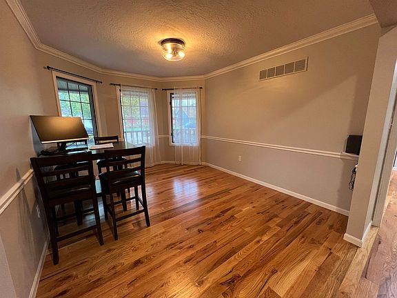 4th image of 3811 Sugarberry Ct.