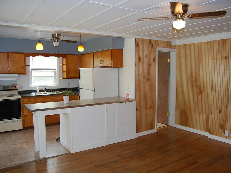 215 Center Cross St #FRONT — Photo 4
