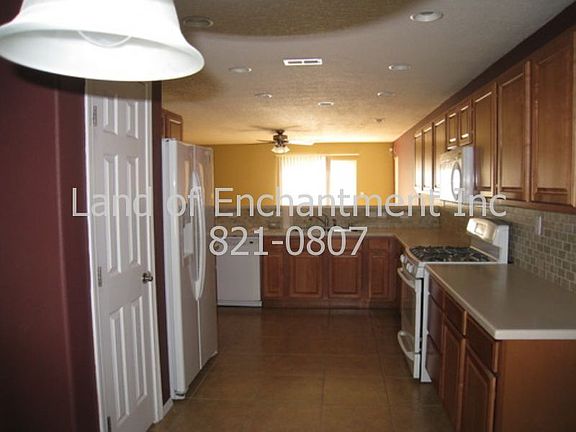 4th image of 9812 Mogollon Dr NW