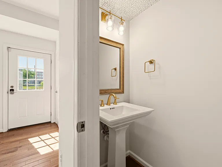 218 20th St NE #3 — Photo 23