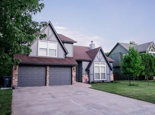 2150 S Stagecoach Dr, Olathe, KS 66062