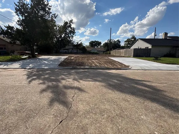 12311 Blue River Dr, Houston, TX 77050