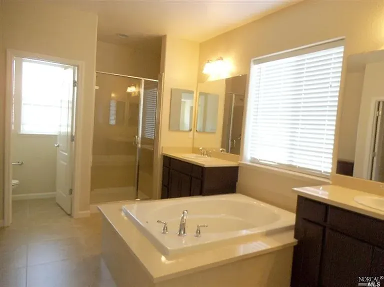 1005 Chatswood Ct — Photo 14