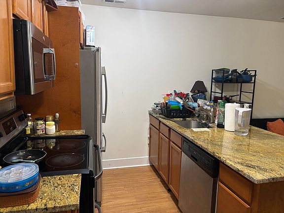 5th image of 3835-37 Hamilton St #10