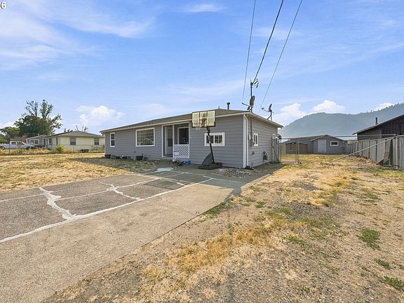 3rd image of 203 Alameda St