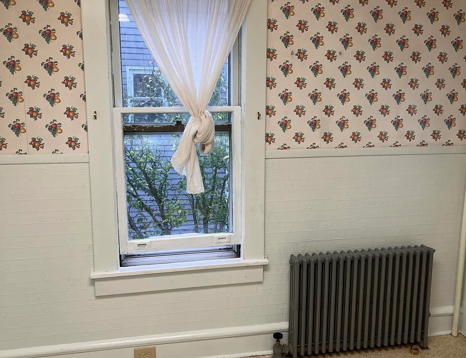 3 bed, 1.5 bath, 2202 sqft, $1,500 — Photo 4