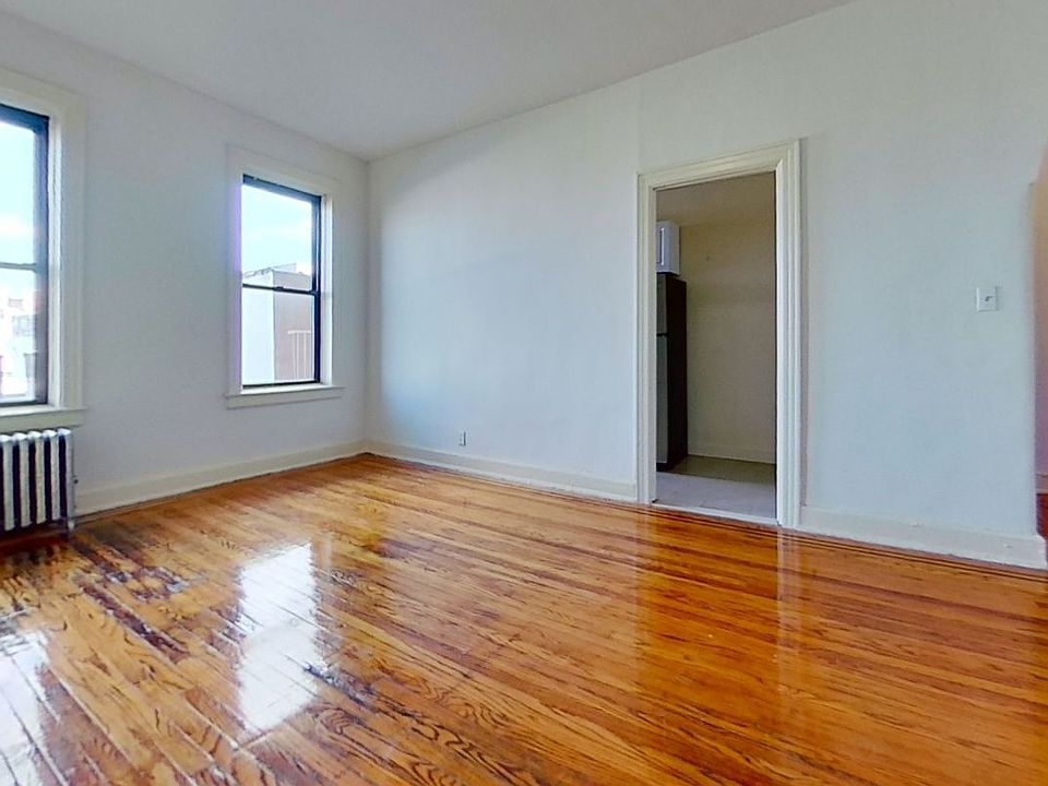 1st image of 47-36 39th Pl #4