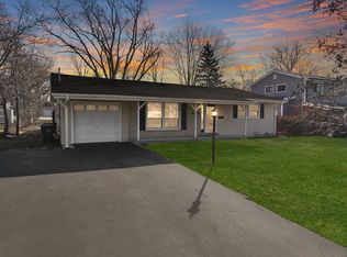 839 Dundee Ave, Barrington, IL 60010