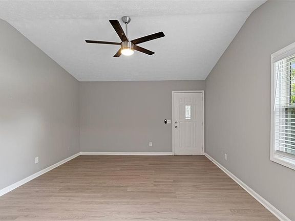 3rd image of 894 Five Forks Trickum Rd