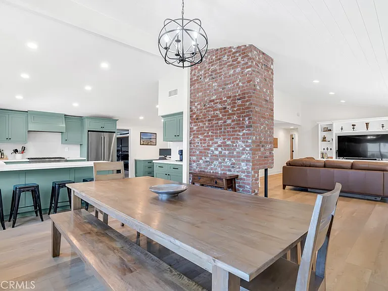 20509 Rhoda St — Photo 12