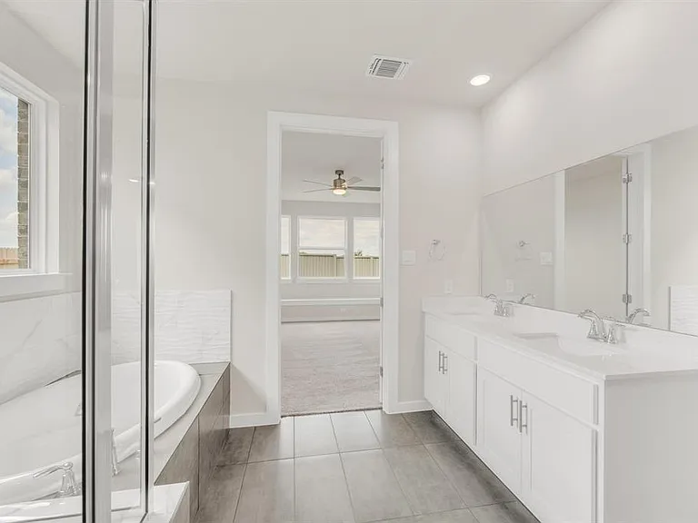 324 Amista Dr — Photo 21