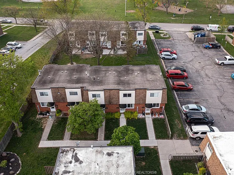 5486 Lassaline Ave — Photo 38