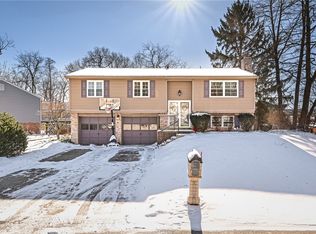 2157 Cayuga Dr, Pittsburgh, PA
