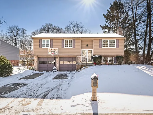 2157 Cayuga Dr, Pittsburgh, PA 15239