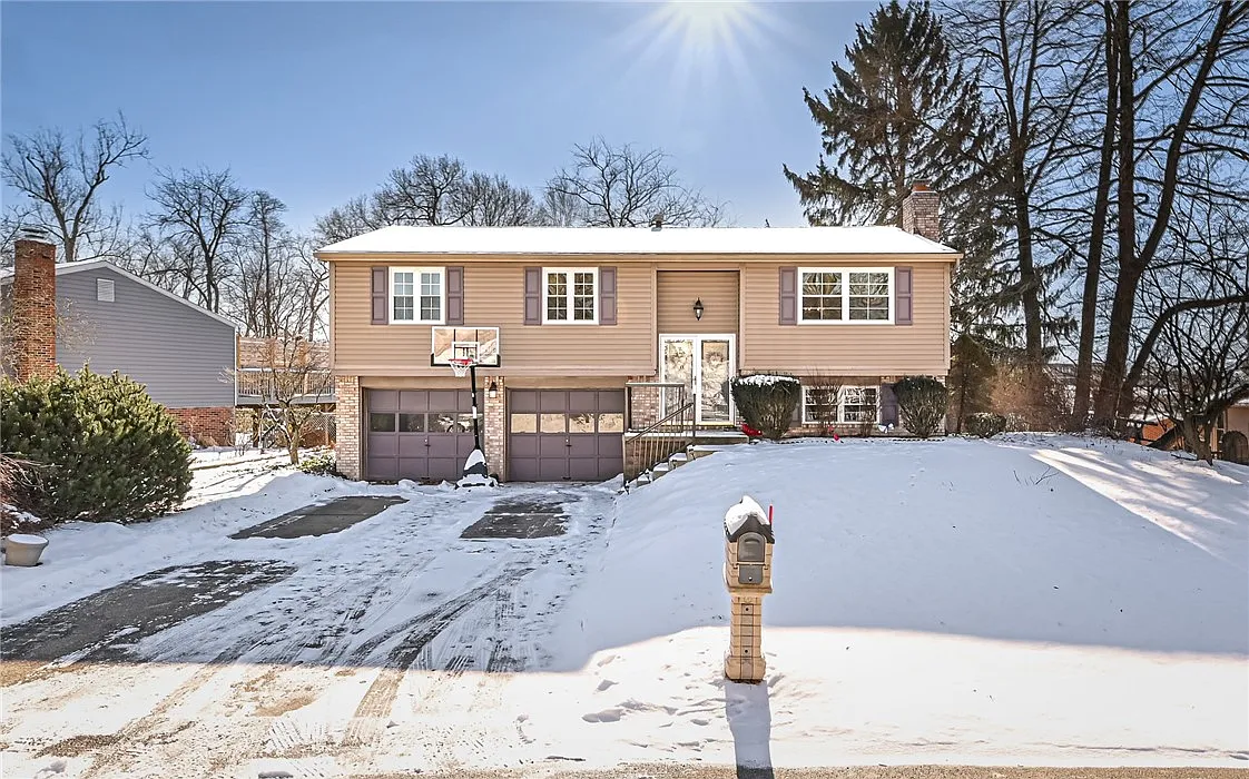 2157 Cayuga Dr photo 1