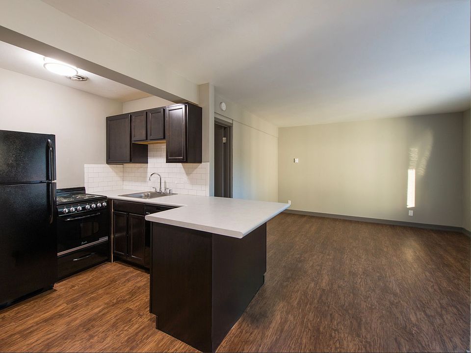 1st image of 12360 35th Ave NE APT 1