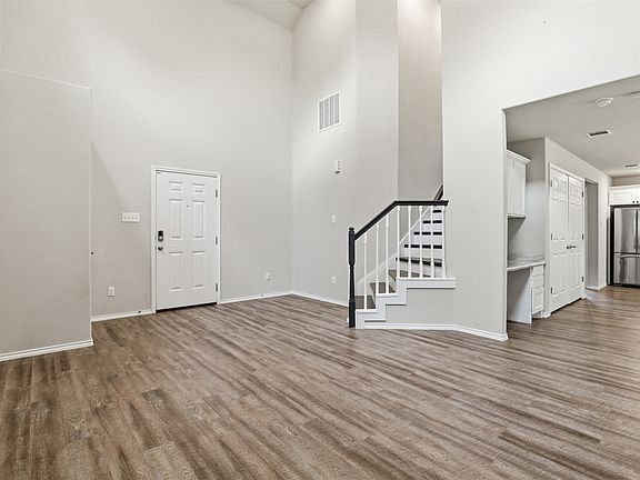 5th image of 731 E Brown St