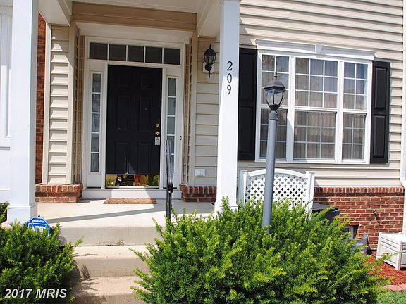 2nd image of 209 Breakers Edge Ct