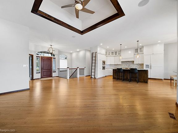 5th image of 1405 N King James Ln