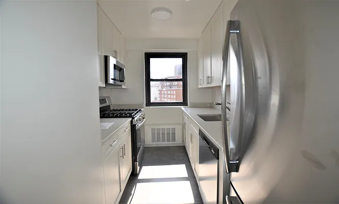 Rented by Manhattan Realty Group | media 20