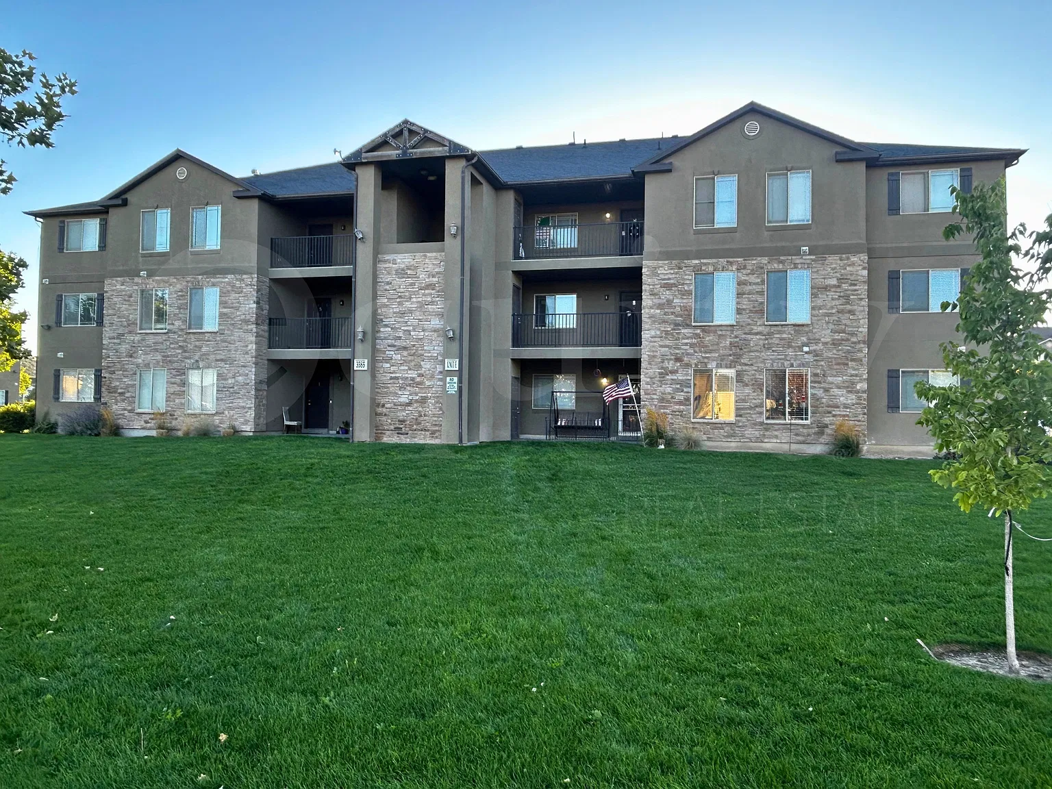 3585 E Rock Creek Rd — Photo 2