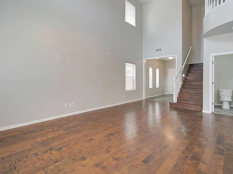 2143 W Marconi Ave — Photo 15