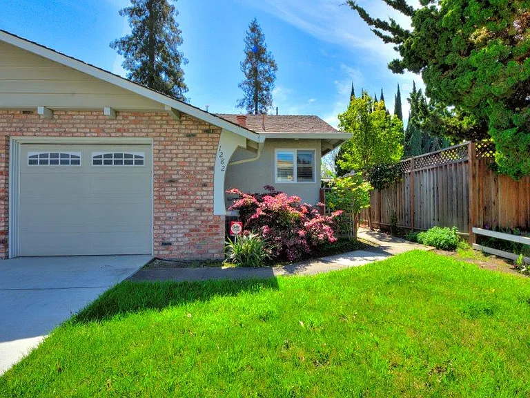 1282 Normandy Way — Photo 2