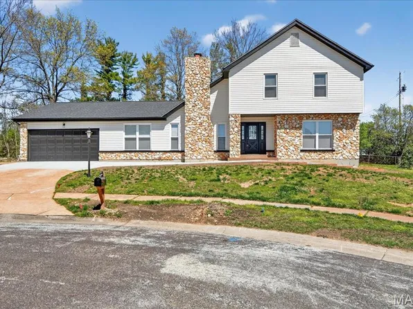 5039 Amber Place Dr, Saint Louis, MO 63128
