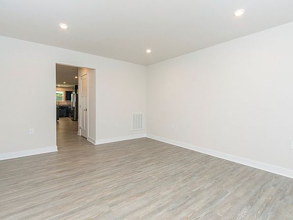 4th image of 233 Scenic Rd