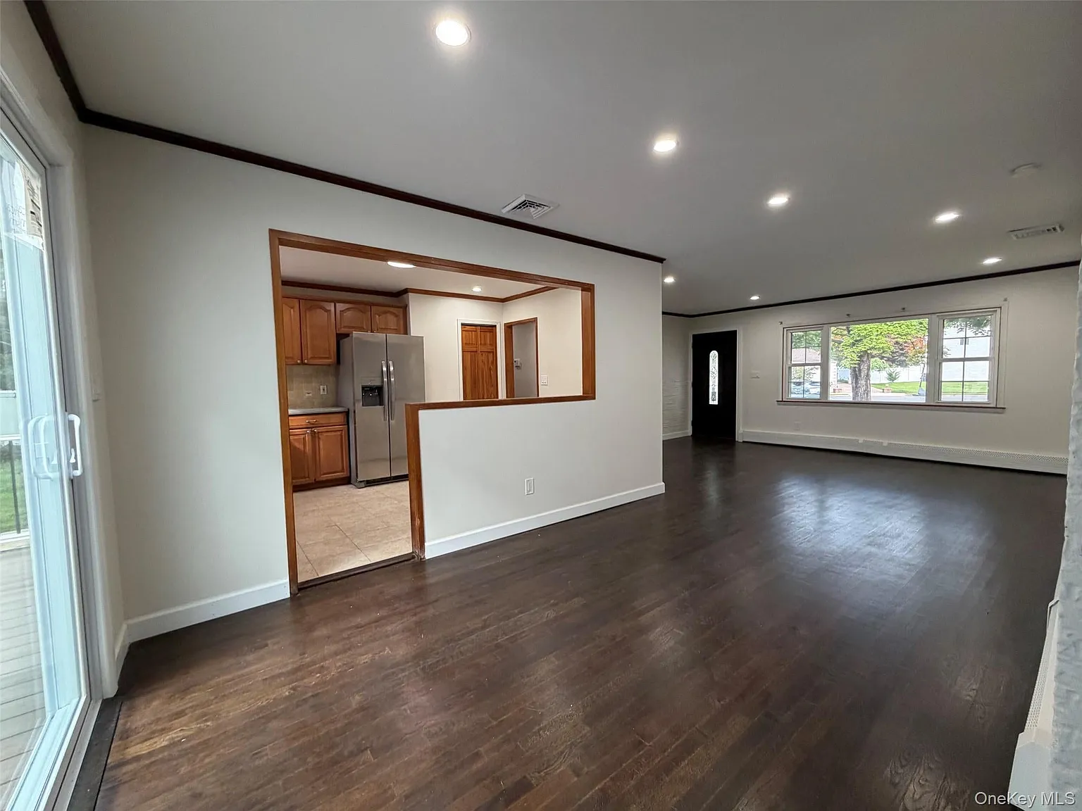 3 bed, 1.5 bath, 1600 sqft, $4,500 — Photo 2
