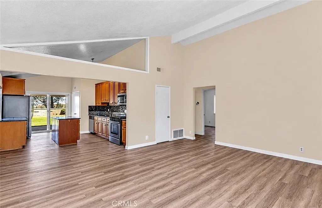 2 bed, 1120 sqft, $4,250 — Photo 3
