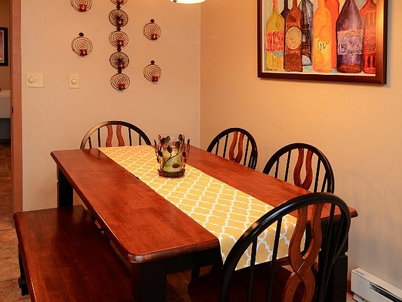 3962 Boardwalk St. Dining