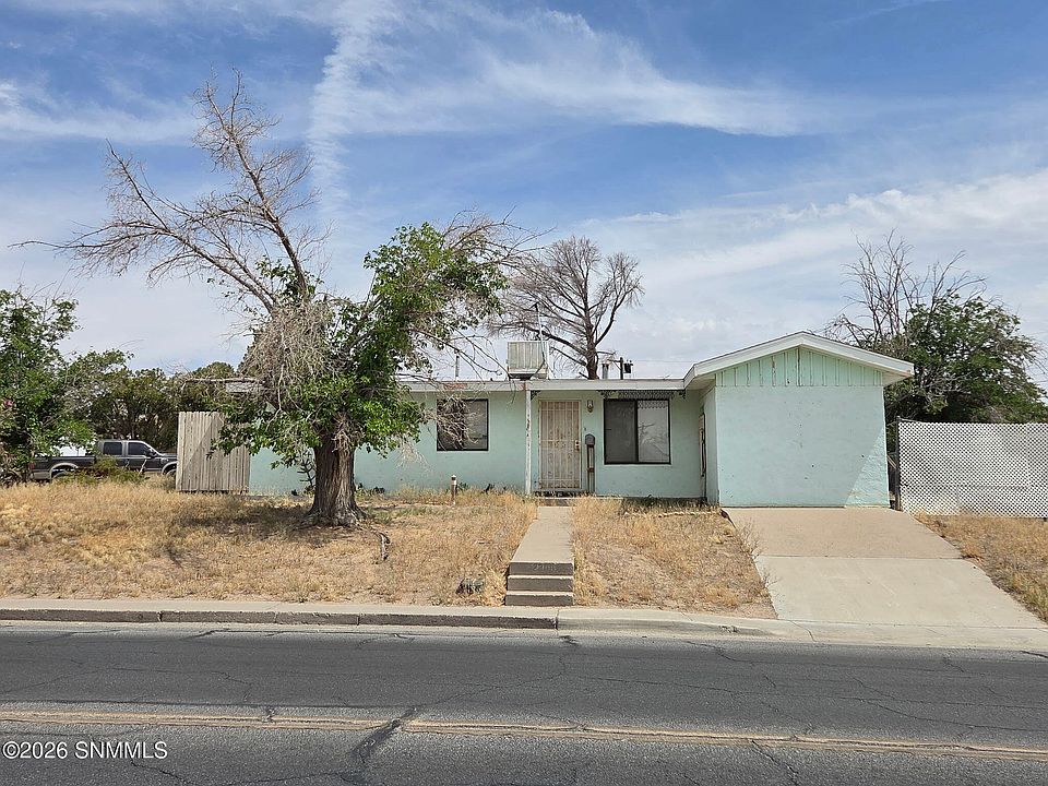 1st image of 2208 E Idaho Ave