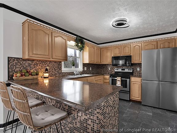 5th image of 1299 Exeter Ln
